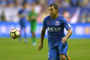 China: "Übergewichtiger" Tevez trifft - und verliert 1:6