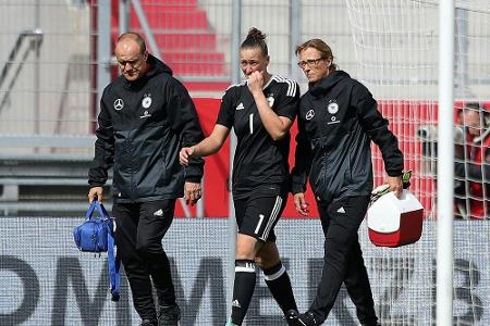 Entwarnung bei DFB-Torhüterin Schult nach Fußverletzung Entwarnung bei DFB-Torhüterin Schult nach Fußverletzung