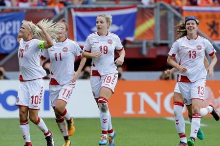 Zoff in Dänemark: Männer-Team will für Fußballerinnen auf Geld verzichten Zoff in Dänemark: Männer-Team will für Fußballerinnen auf Geld verzichten
