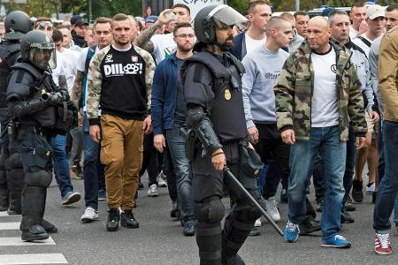 Mindestens 30 Festnahmen nach schweren Krawallen bei WM-Qualispiel Dänemark - Polen Mindestens 30 Festnahmen nach schweren Krawallen bei WM-Qualispiel Dänemark - Polen