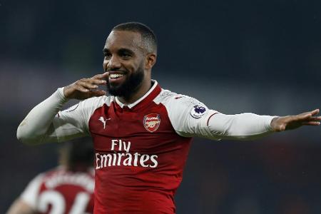 Arsenal siegt bei Özil-Comeback - Rekord durch Barry Arsenal siegt bei Özil-Comeback - Rekord durch Barry