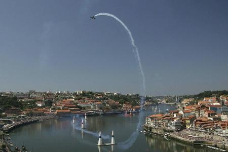 Red-Bull-Air-Race: Weltmeister Dolderer kämpft um letzte Chance Red-Bull-Air-Race: Weltmeister Dolderer kämpft um letzte Chance