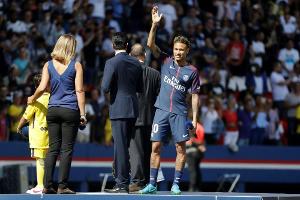 Trotz verschobenem Debüt: Neymar im Pariser Prinzenpark fürstlich empfangen