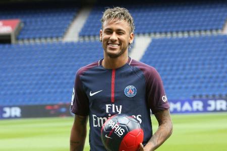 Spielgenehmigung eingetroffen: Neymar kann Debüt bei PSG feiern Spielgenehmigung eingetroffen: Neymar kann Debüt bei PSG feiern