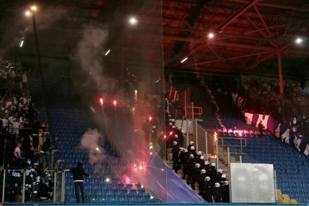 Pistorius bringt Aufhebung des Pyro-Verbots ins Spiel Pistorius bringt Aufhebung des Pyro-Verbots ins Spiel