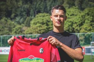 SC Freiburg verpflichtet Verteidiger Koch