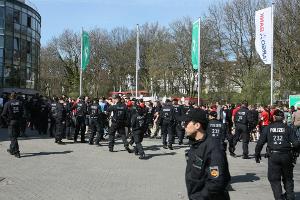 Kosten für Polizeieinsätze: Gespräch zwischen DFL und Bremens Innensenator verläuft ergebnislos