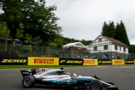 Hamilton an der Spitze, Vettel bleibt dran Hamilton an der Spitze, Vettel bleibt dran