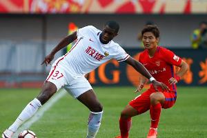 Modeste gibt "Anpassungsprobleme" in China zu