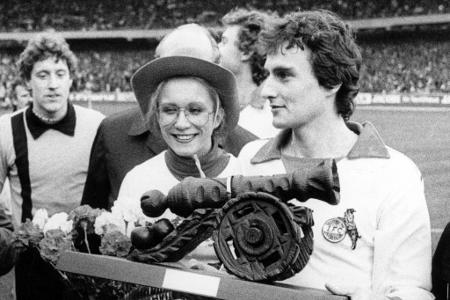 Zwischen 1973 und 1983 lief Dieter Müller 36 Mal in der Europa League auf und traf dabei stolze 29 Mal. Neben einem Viererpa...