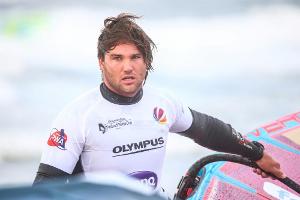 Freestyle statt Wellenreiten: Surfer Köster muss sich gedulden