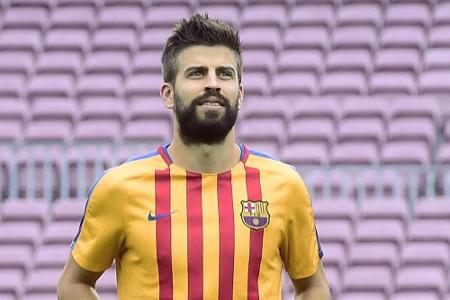 Nach Referendum: Attacken gegen Pique bei Spaniens Training Nach Referendum: Attacken gegen Pique bei Spaniens Training