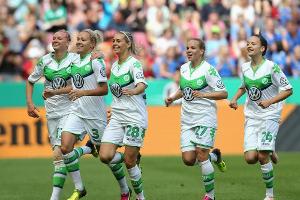 Frauenfußball: Titelverteidiger Wolfsburg marschiert weiter
