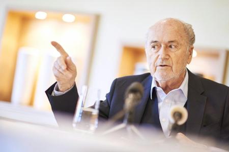 Gesperrter Blatter will zur WM 2018 nach Russland Gesperrter Blatter will zur WM 2018 nach Russland