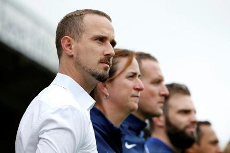 Rassismusvorwürfe: Englands entlassener Frauen-Trainer machte Rassismusvorwürfe: Englands entlassener Frauen-Trainer machte