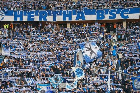 Im DFB-Pokal: Hertha-Fans erzürnen mit geschmacklosem Plakat Im DFB-Pokal: Hertha-Fans erzürnen mit geschmacklosem Plakat