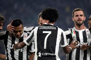 Juventus bleibt an Neapel dran