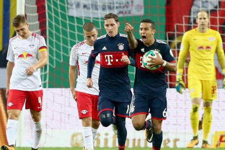 Doch der Rekordmeister schlug zurück: Ausgerechnet Thiago, nur 1,74 Meter groß, nickte zum 1:1 ein.