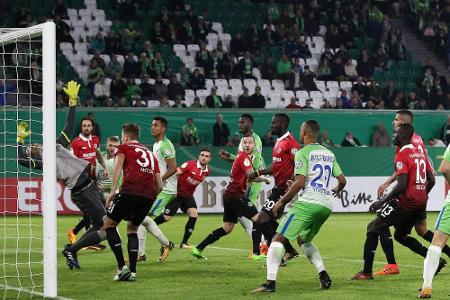Erster Sieg für Remis-König Schmidt: Wolfsburg wirft Hannover aus dem Pokal Erster Sieg für Remis-König Schmidt: Wolfsburg wirft Hannover aus dem Pokal