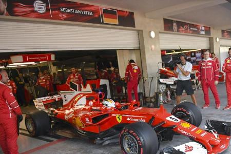 Feuerlöscher in Vettels Ferrari geht los, Hamilton vor Titelgewinn im Soll Feuerlöscher in Vettels Ferrari geht los, Hamilton vor Titelgewinn im Soll