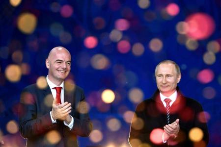 Russlands Präsident Putin wohnt WM-Auslosung im Kreml bei Russlands Präsident Putin wohnt WM-Auslosung im Kreml bei