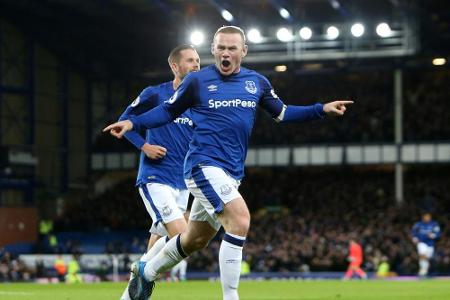 Tor aus 53 Metern: Rooney macht's wie Augenthaler Tor aus 53 Metern: Rooney macht's wie Augenthaler