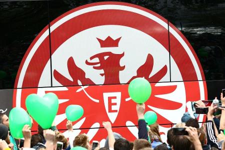 Eintracht Frankfurt und Deutsche Bank besiegeln Partnerschaft Eintracht Frankfurt und Deutsche Bank besiegeln Partnerschaft