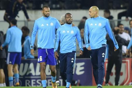 Marseille entlässt Evra nach Karatetritt - UEFA ermittelt Marseille entlässt Evra nach Karatetritt - UEFA ermittelt