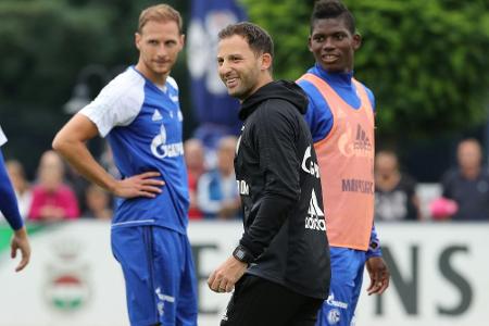 Schalke-Trainer Tedesco beendet Eiszeit mit Höwedes Schalke-Trainer Tedesco beendet Eiszeit mit Höwedes