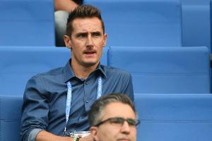 WM-Auslosung: Klose bringt den Pokal