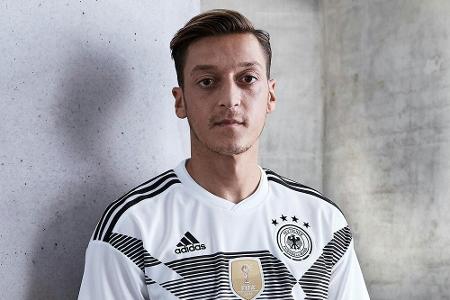 Weltmeister stellen neues Trikot vor: 