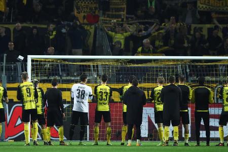 Der BVB stellt sich nach der Partie dennoch seinen Fans.