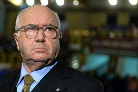 Italiens Verbandschef Tavecchio zurückgetreten Italiens Verbandschef Tavecchio zurückgetreten