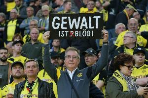 Gewalt im Fußball: Beuth fordert klare Kante der Klubs