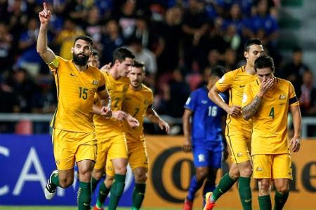 Hattrick von Kapitän Jedinak: Australien bucht vorletztes Ticket für die WM Hattrick von Kapitän Jedinak: Australien bucht vorletztes Ticket für die WM