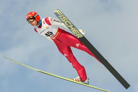 Kombination: Rydzek Achter nach dem Springen, Frenzel weit zurück Kombination: Rydzek Achter nach dem Springen, Frenzel weit zurück