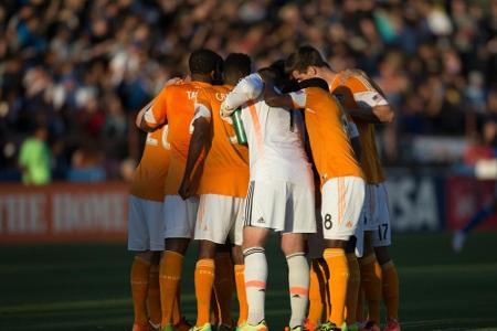 MLS: Houston-Torhüter nach Verhaftung für Play-off-Spiel gesperrt MLS: Houston-Torhüter nach Verhaftung für Play-off-Spiel gesperrt