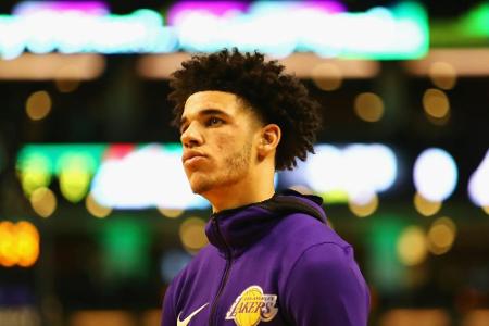 Lakers-Rookie Ball schreibt mit Triple-Double NBA-Geschichte Lakers-Rookie Ball schreibt mit Triple-Double NBA-Geschichte
