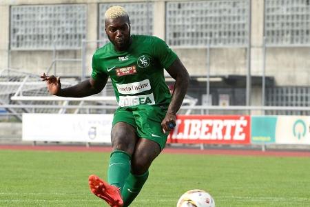 Frankreichs Ex-Nationalspieler Cisse trifft mit künstlicher Hüfte Frankreichs Ex-Nationalspieler Cisse trifft mit künstlicher Hüfte