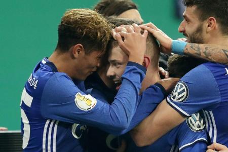 Dank Meyers Kopfballtor: Schalke setzt Erfolgsserie fort Dank Meyers Kopfballtor: Schalke setzt Erfolgsserie fort
