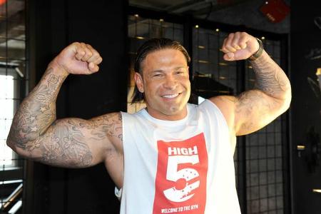 ...Tim Wiese, müssen die Sportbegeisterten noch eine Weile länger trainieren. Tim hatte auf jeden Fall viel Spaß zu zeigen, ...