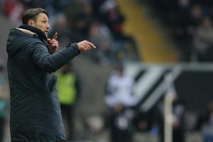 Um kurz vor 10.00 Uhr: Frankfurt startet als erstes Team in die Vorbereitung