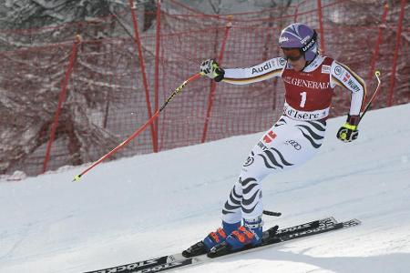 Rebensburg nach Sturz im Super-G unverletzt - Veith triumphiert Rebensburg nach Sturz im Super-G unverletzt - Veith triumphiert