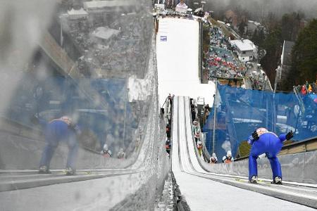 Freitags Tournee-Traum nach Sturz beendet - Stoch siegt, Wellinger Dritter Freitags Tournee-Traum nach Sturz beendet - Stoch siegt, Wellinger Dritter