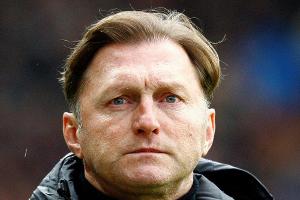 Hasenhüttl pocht nicht auf Halstenberg-Ersatz: "Machen keinen Panikkauf"