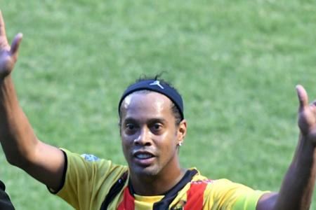 Offiziell: Bruder verkündet Ronaldinhos Karriereende Offiziell: Bruder verkündet Ronaldinhos Karriereende