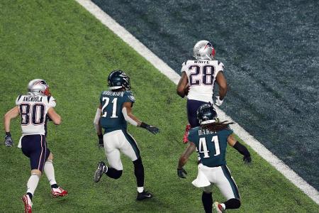 Nach der Interception führte Brady sein Team zum Touchdown. James White konnte relativ ungestört bis in die Endzone der Eagl...