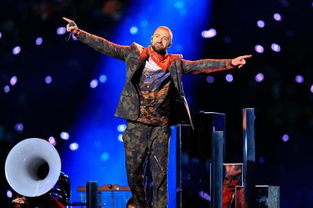 Zum dritten Mal nach 2001 und 2004 trat Justin Timberlake während der Halbzeitpause auf. Ein ähnlicher Eklat wie 2004 (Stich...