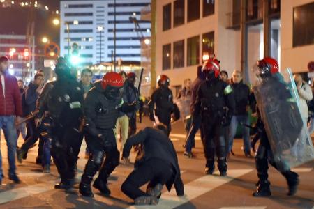 Polizist stirbt bei Krawallen von Spartak-Anhängern in Bilbao Polizist stirbt bei Krawallen von Spartak-Anhängern in Bilbao