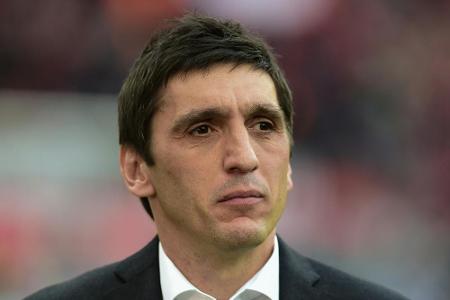 Reschke von VfB-Cheftrainer Korkut Reschke von VfB-Cheftrainer Korkut